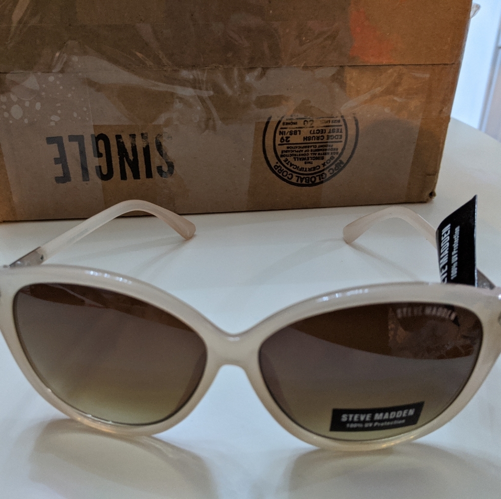 Steve Madden sunglasses